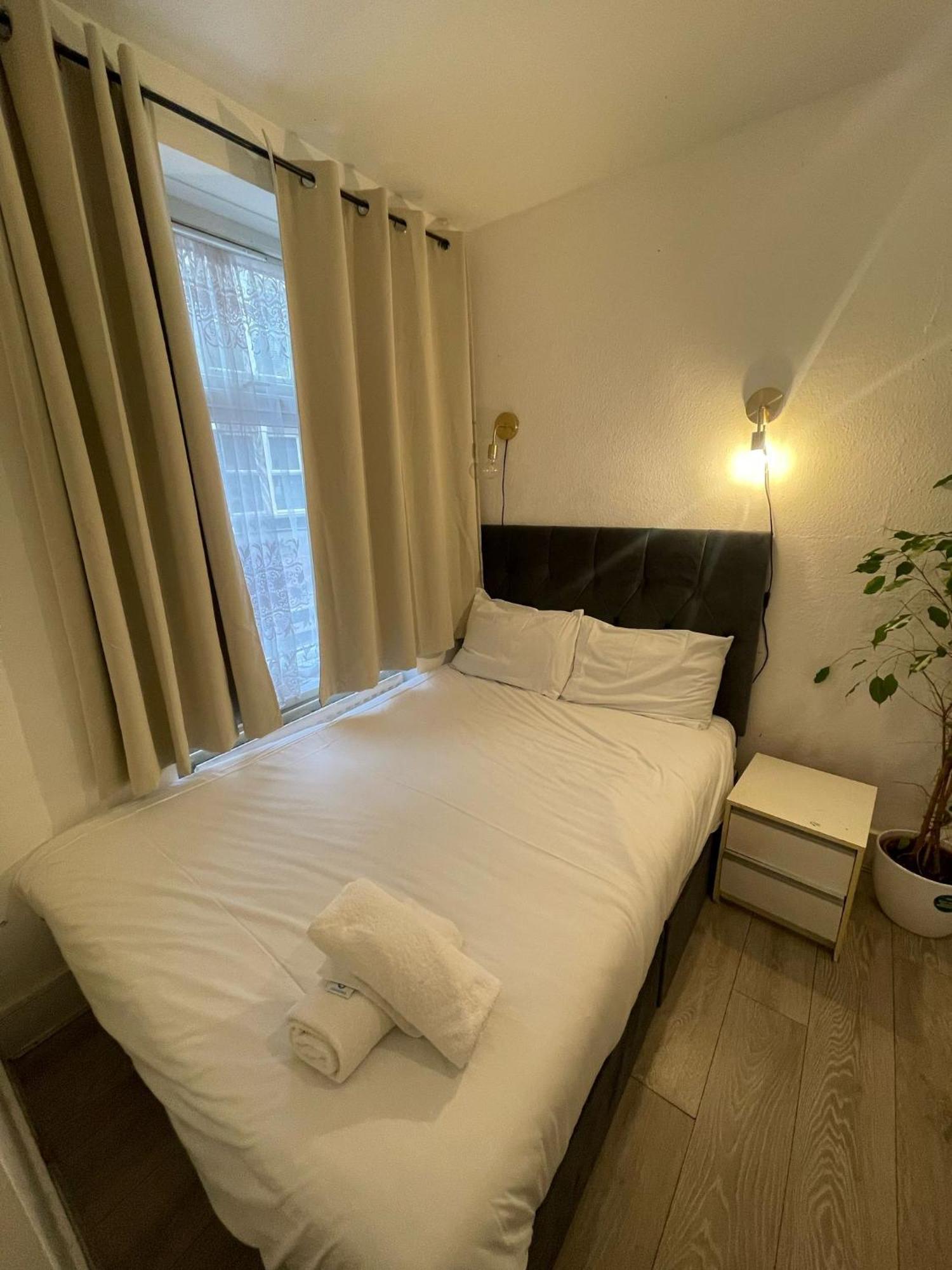 2 Bedroom Flat Ground Floor Nw1