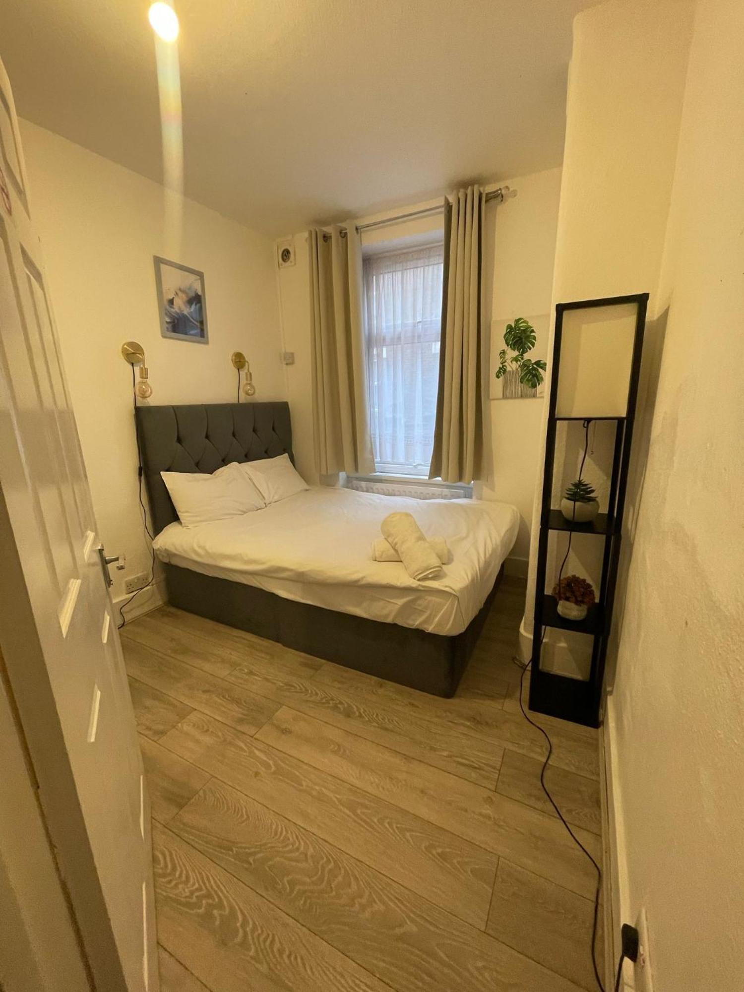 2 Bedroom Flat Ground Floor Nw1